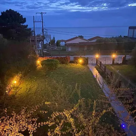 Semesterbostad Amazing Sea View House With Private Beach Nea Skioni