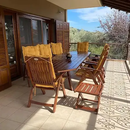 Amazing Sea View House With Private Beach Vakantiehuis